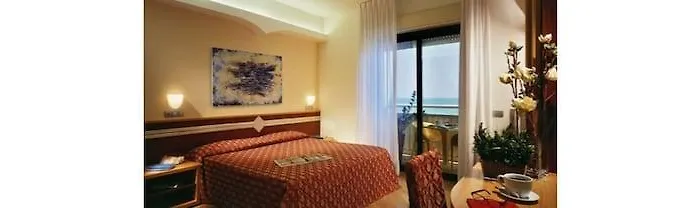 מלון Europa Village 4*