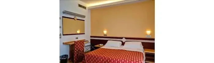 מלון Europa Village 4*