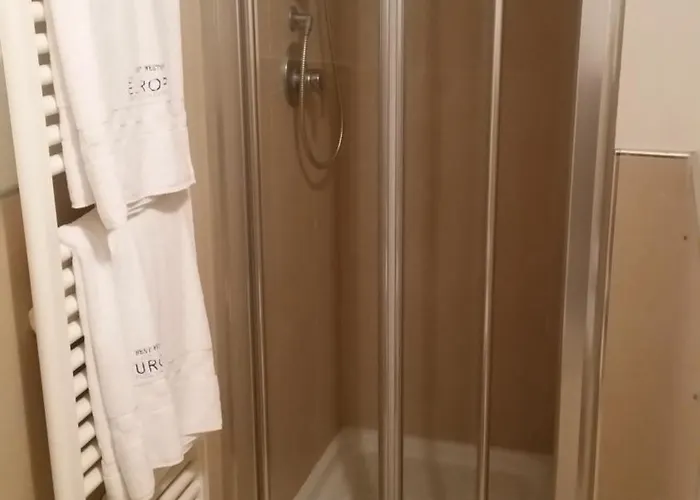 מלון Europa Village 4*