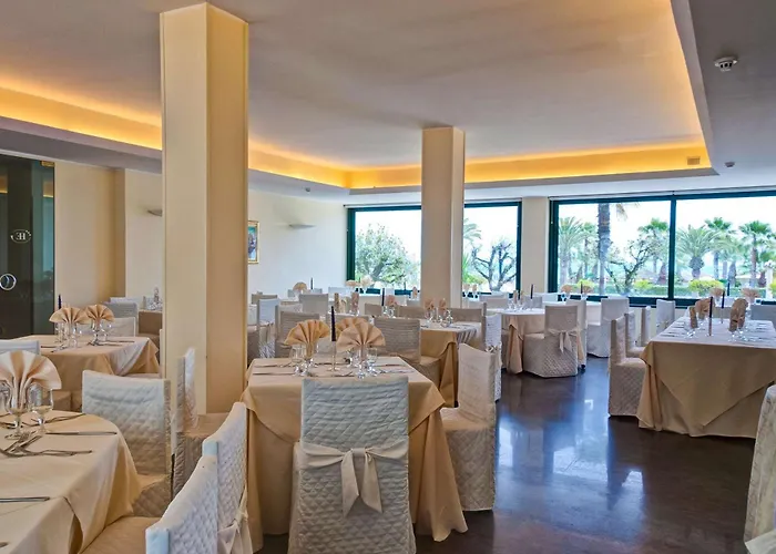 מלון Europa Village