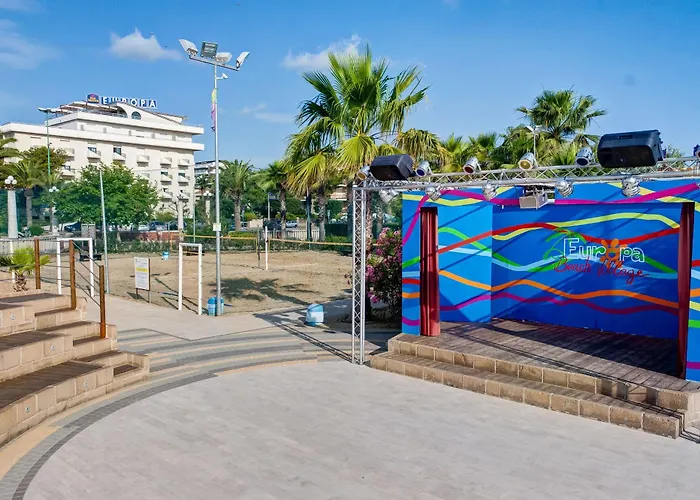 מלון Europa Village 4*