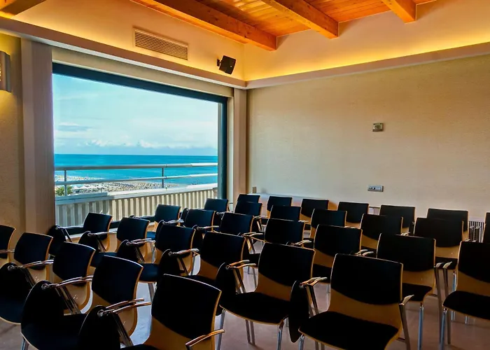 מלון Europa Village