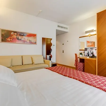 Europa Village 4* Джулианова